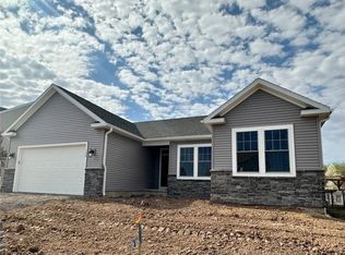 104 Rising Crest Cir, Minoa, NY 13116