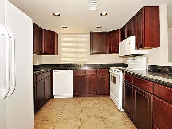 5th image of 3019 N 71st Dr