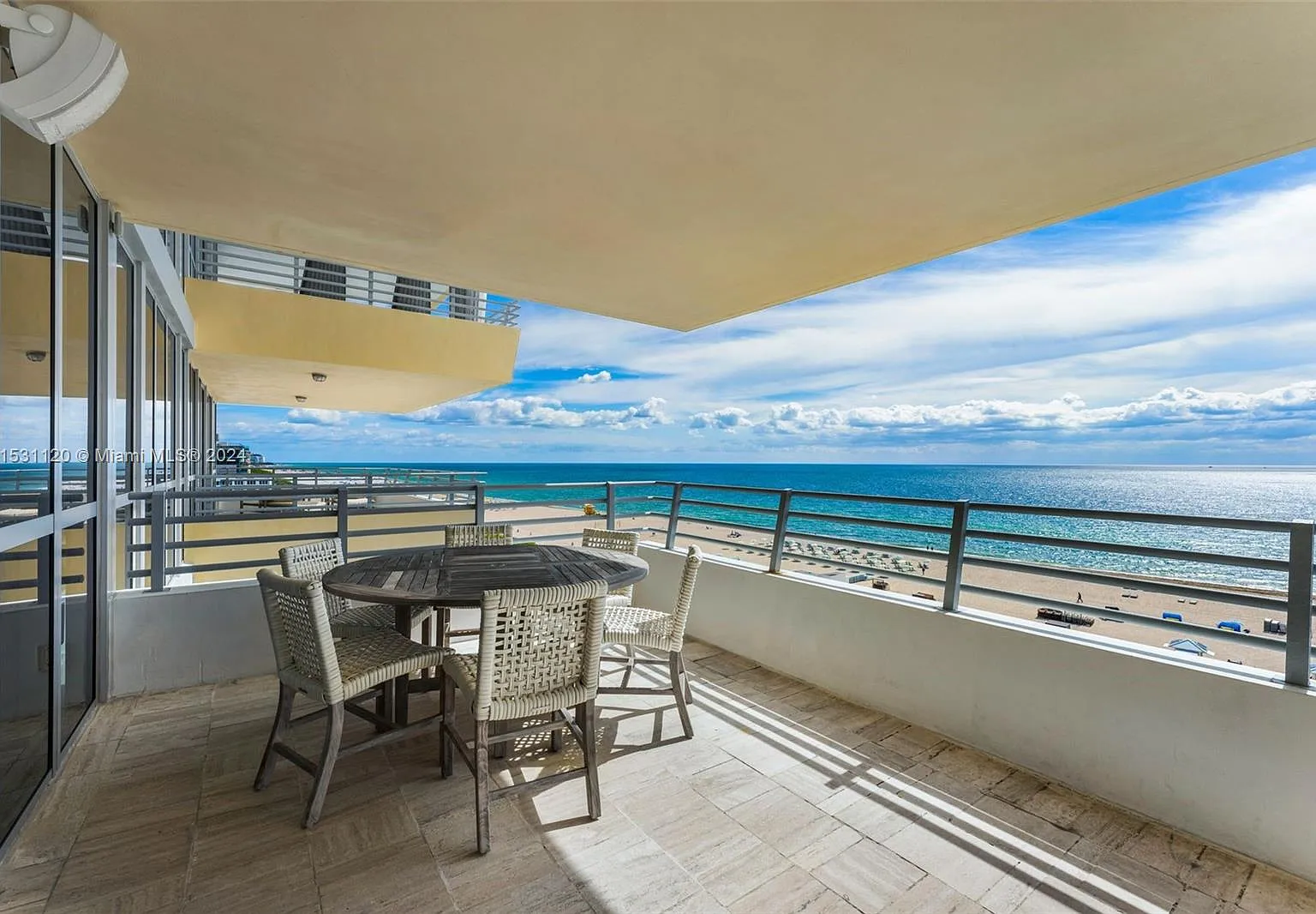 Bentley Beach Condo — Photo 1
