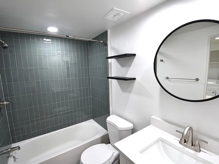 4440 Laguna Pl - Meadows Apartments — Photo 7