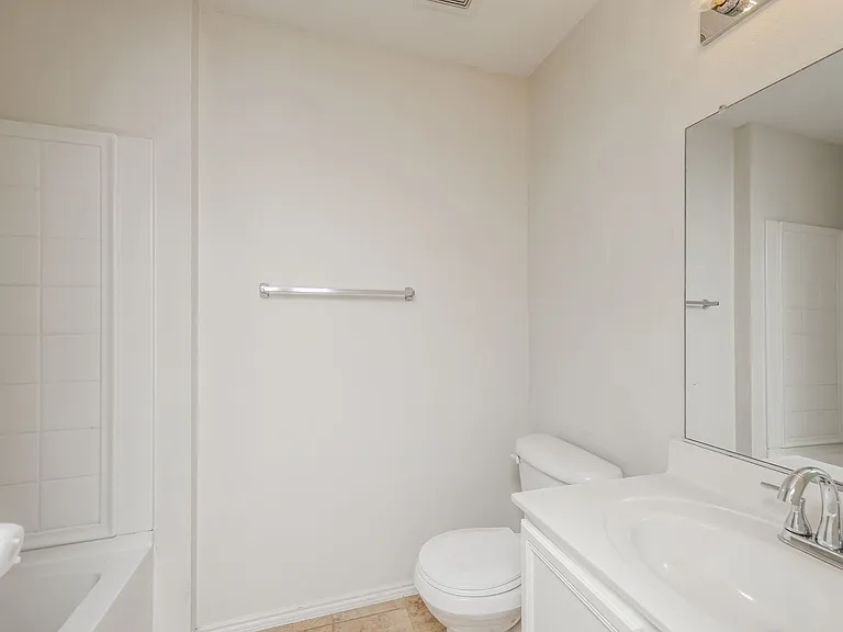 2704 Redwood St — Photo 17