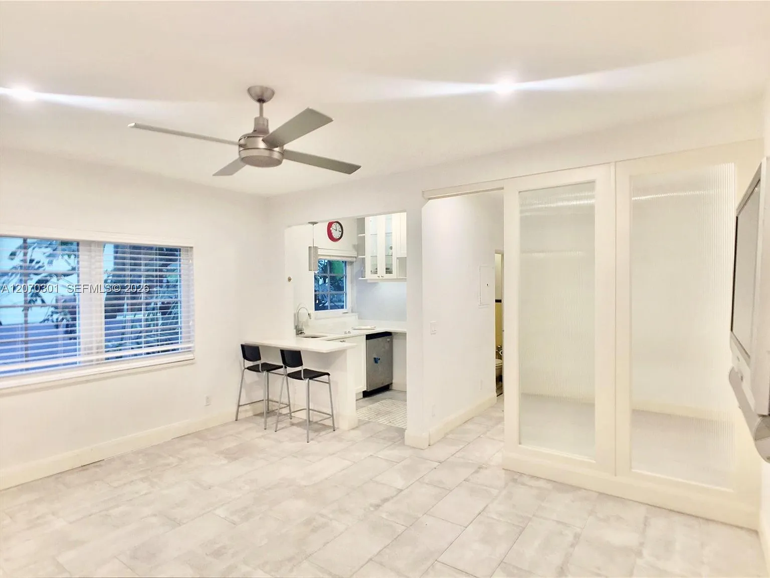 260 Euclid Condo — Photo 4