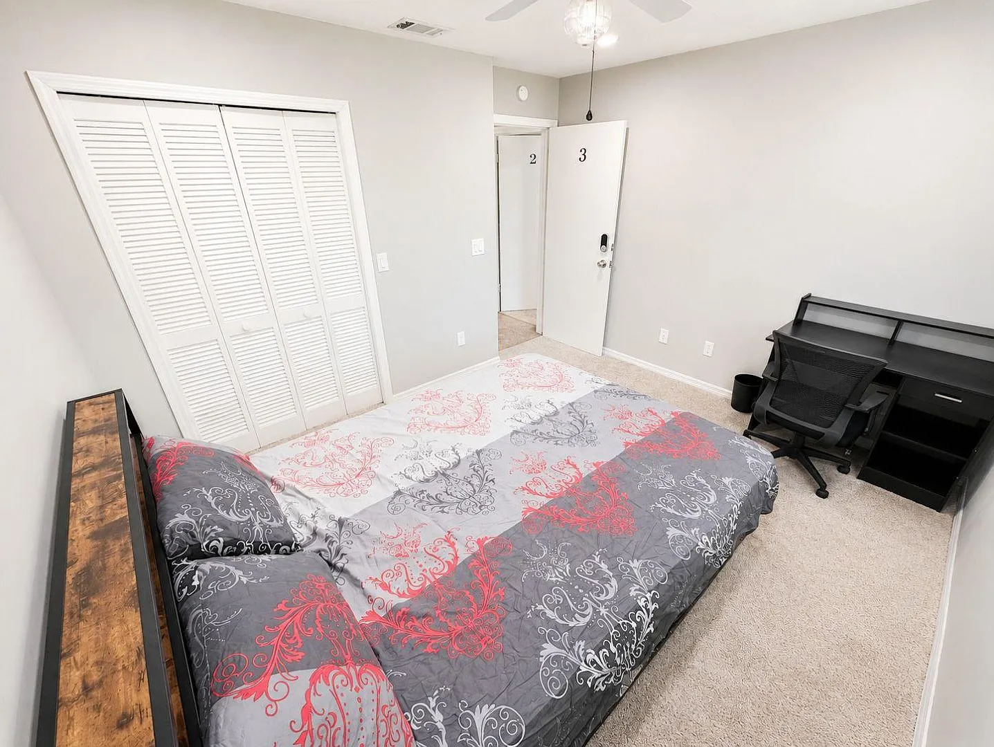 3 bed, 2.0 bath, 1209 sqft, $1,139 — Photo 2