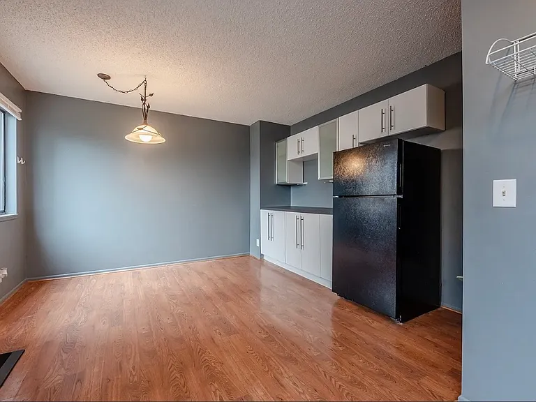 16 Surrey Hill Way — Photo 17