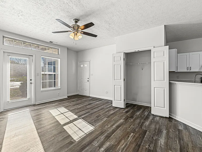 Buffalo Creek Apartments — Photo 44