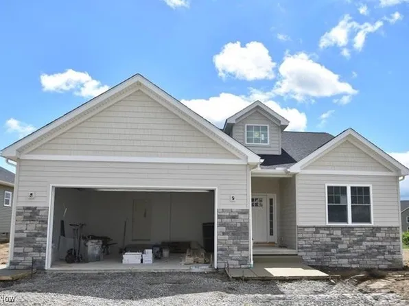 1484 Lake Front Blvd, North Lima, OH 44452