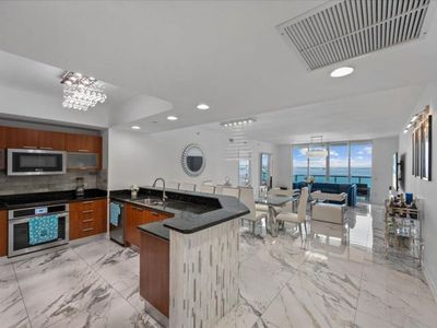 2650 Lake Shore Dr UNIT 1004, Riviera Beach, FL, 33404