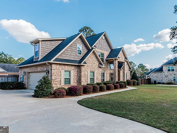 2nd image of 112 Bainbridge Ln