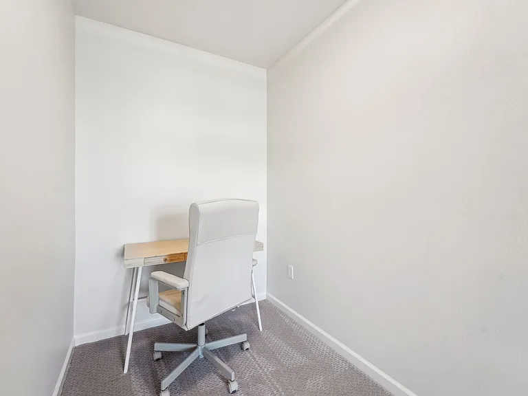 Addison Arts Apartments — Photo 152
