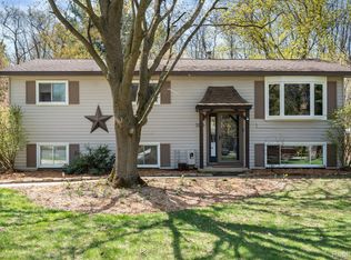 3286 Spring Meadow Dr, Rochester, MI 48306