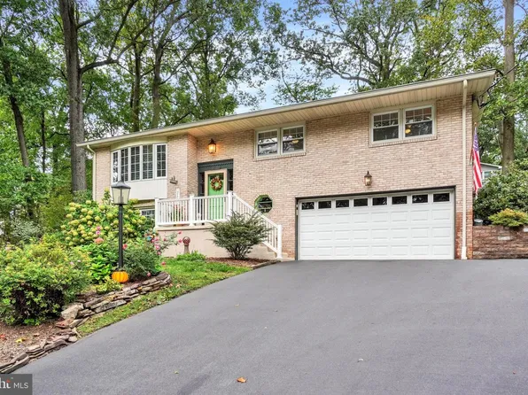 2731 Cambridge Rd, York, PA 17402
