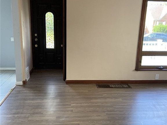 2nd image of 14128 Elsetta Ave