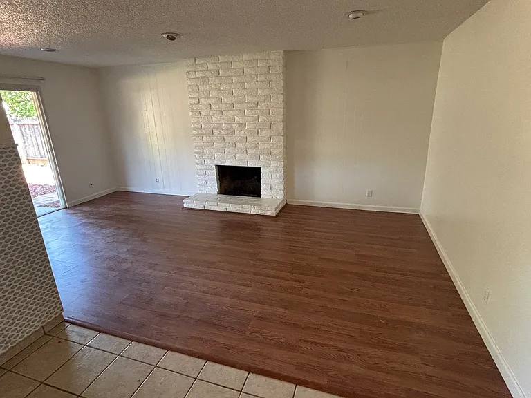 4504 N Garden Ave — Photo 2