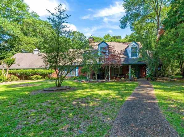 2201 Hughey Dr, Longview, TX 75601