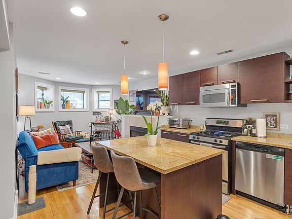 3rd image of 809 W Bradley Pl #G