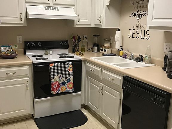 4th image of 319 E Lampkin St #313