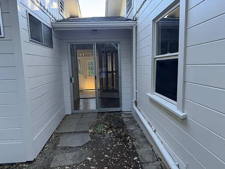 221 The Alameda — Photo 43
