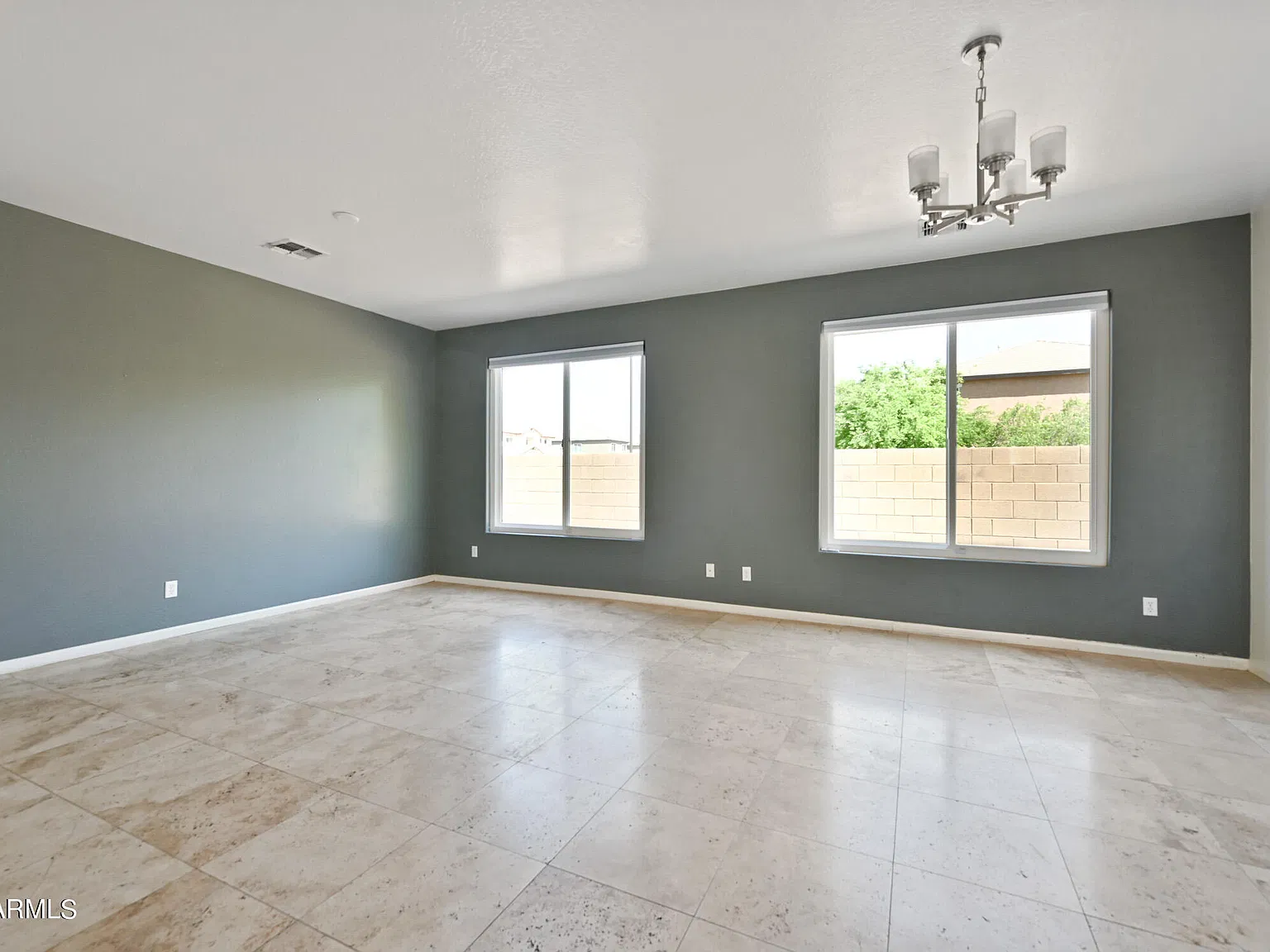 5 bed, 3.0 bath, 3060 sqft, $3,295 — Photo 4