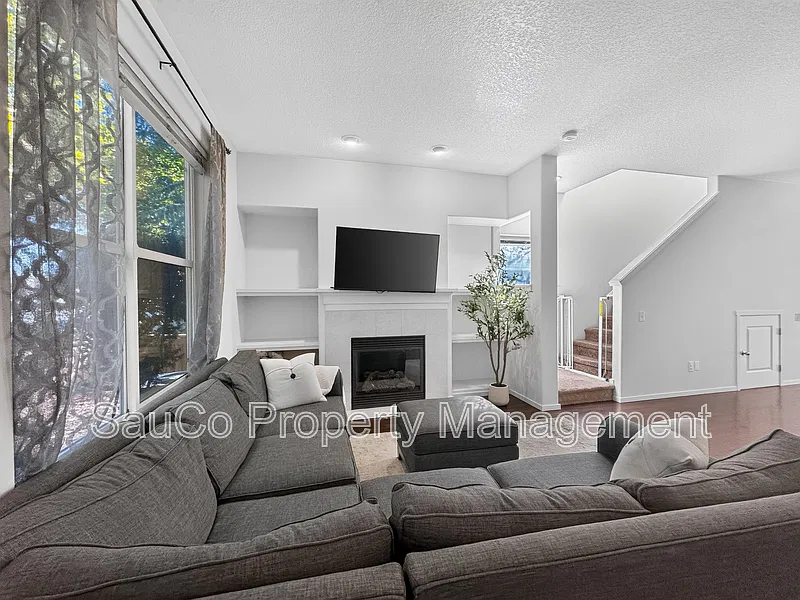 3 bed, 2.5 bath, 1483 sqft, $2,495 — Photo 4