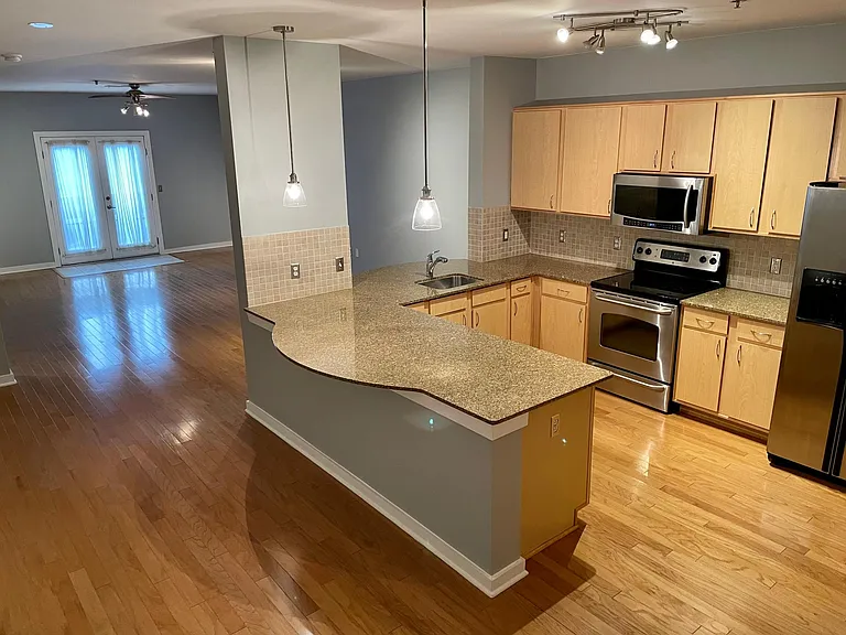 1803 Broadway #502 — Photo 4