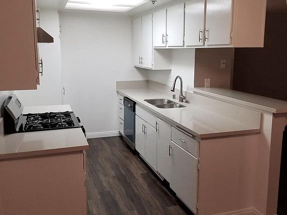 3rd image of 14310 Yukon Ave APT 2