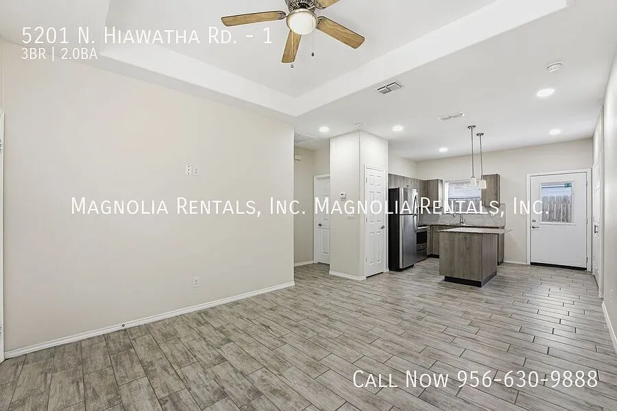 Building Photo - 5201 N Hiawatha Dr #1