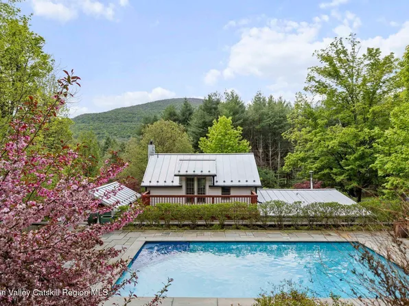4266 Ny-212, Lake Hill, NY 12448