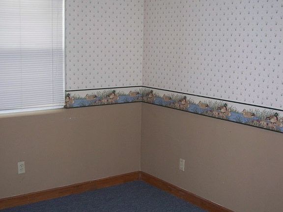 5th image of 307 E Kettleman Ln