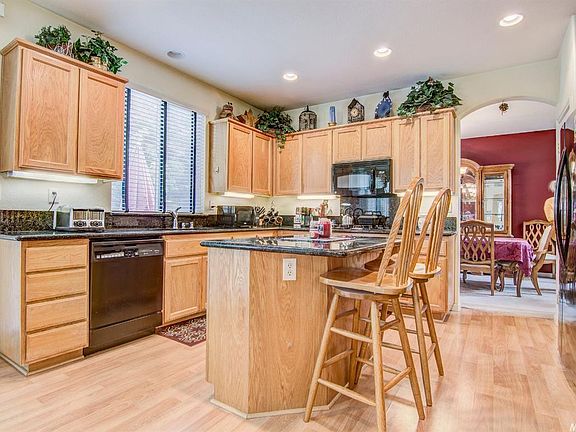 2nd image of 1775 Irongate Way