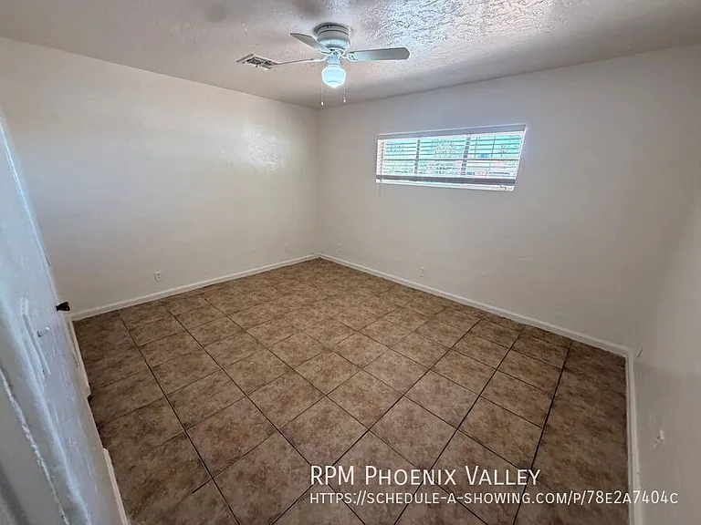 2524 W Jefferson St — Photo 9