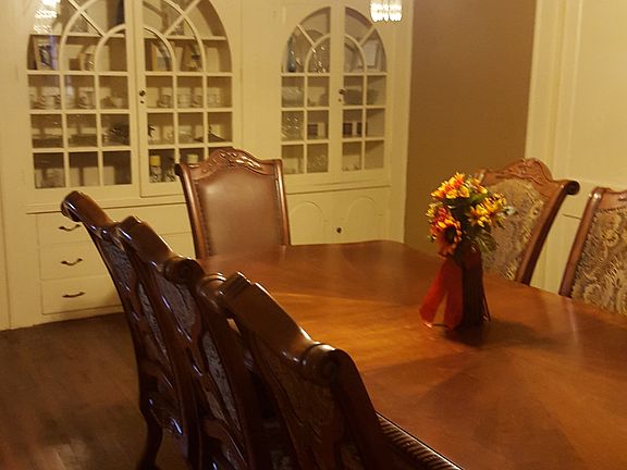Dining Room - Custom Built-i