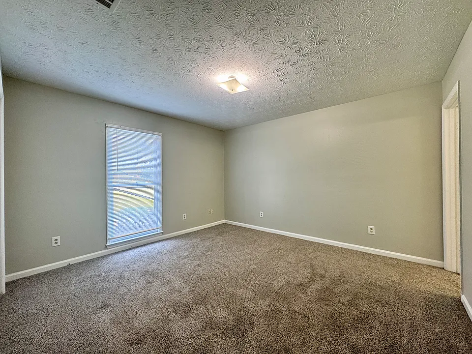 Main Bedroom - 13'0"x12'1"