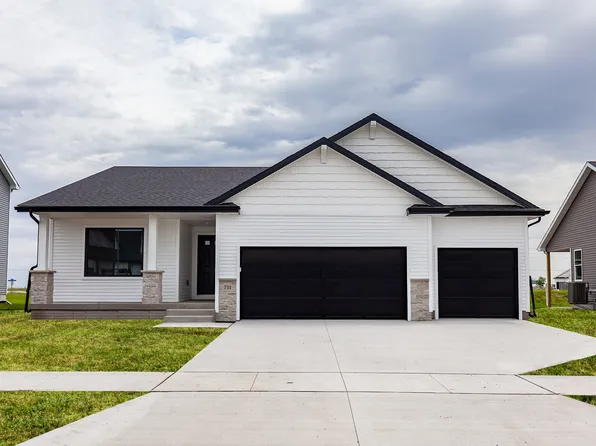 711 NE Doe Pointe Dr, Ankeny, IA 50021