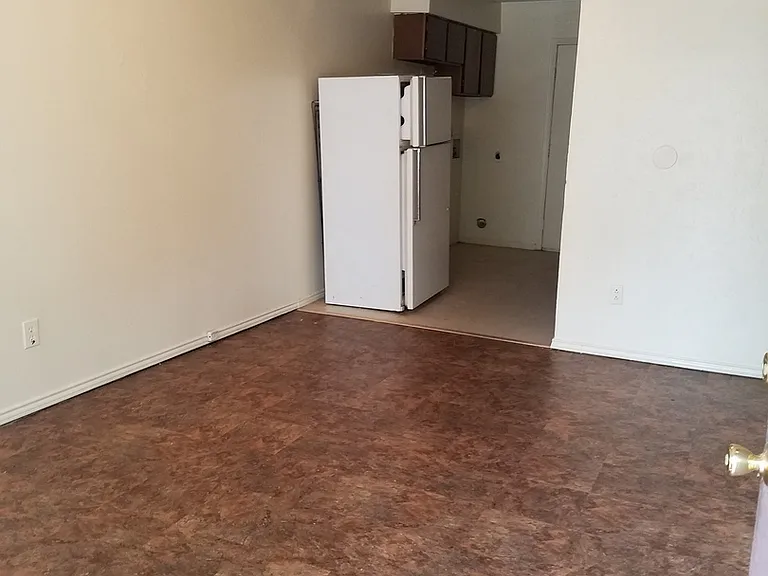 607 Maurice St #A-B — Photo 2