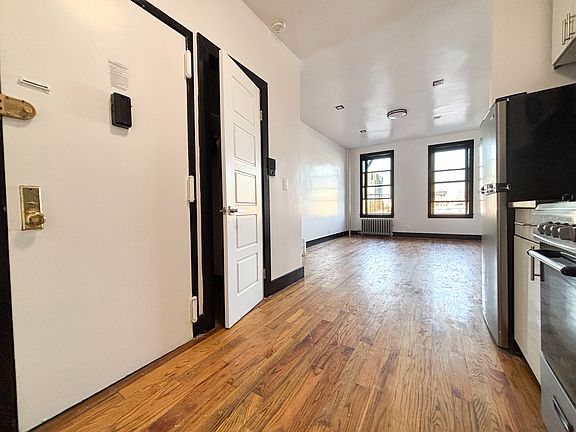 4th image of 318 E 126th St APT 4B