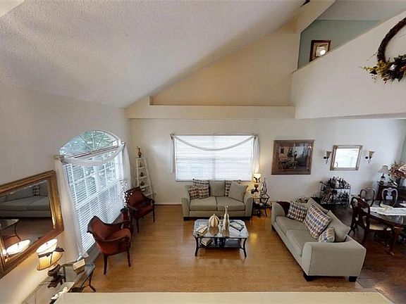 4th image of 27340 Breakers Dr