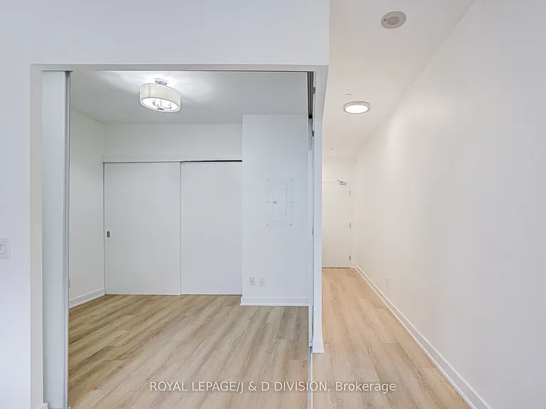 1030 King St W #435 — Photo 15