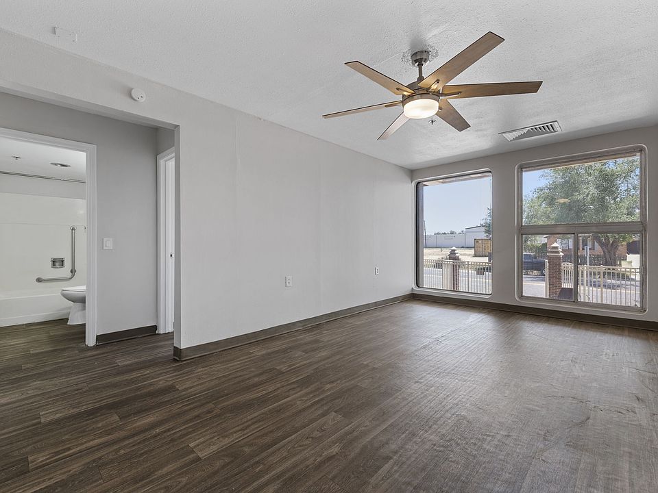 1st image of 2200 SW 7th Ave #412