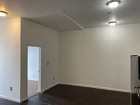 2nd image of 240 Saint James Pl #2