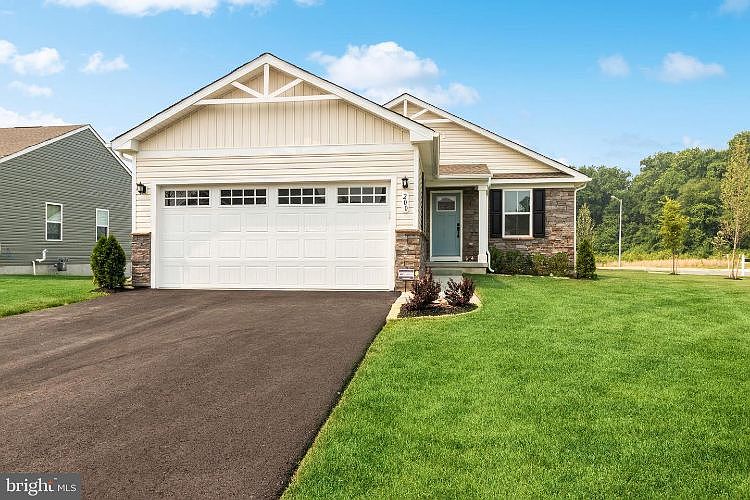 1st image of 200 Shute Farm Ln