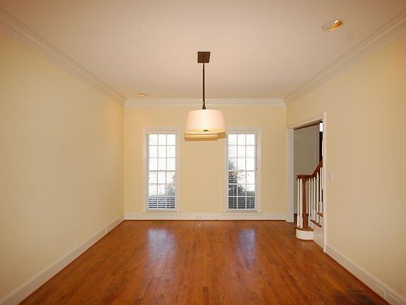 4th image of 105 View Hill Ct