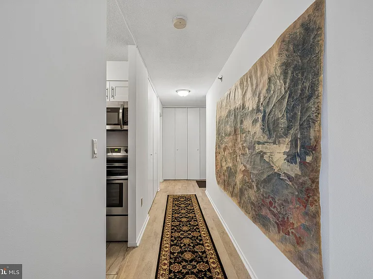 2020 Walnut St #12F — Photo 8