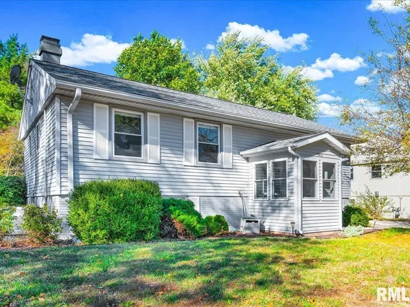 1905 Memorial Dr, Pekin, IL 61554