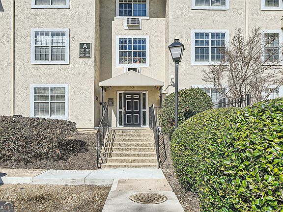 3rd image of 3655 Habersham Rd NE APT 227