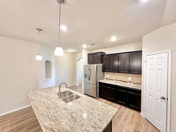 3rd image of 8918 Stonehollow Dr