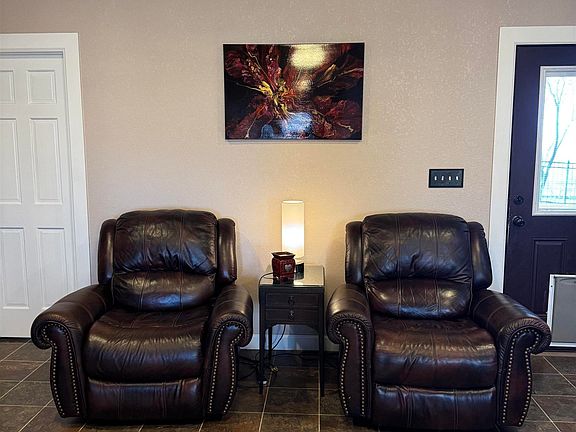 4th image of 300 Ridgecrest Dr