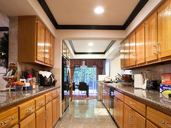 4th image of 25006 Thornhill Ave