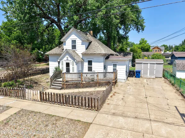 205 3rd St E, Dickinson, ND 58601