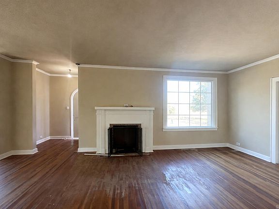 3rd image of 1406 E Main St