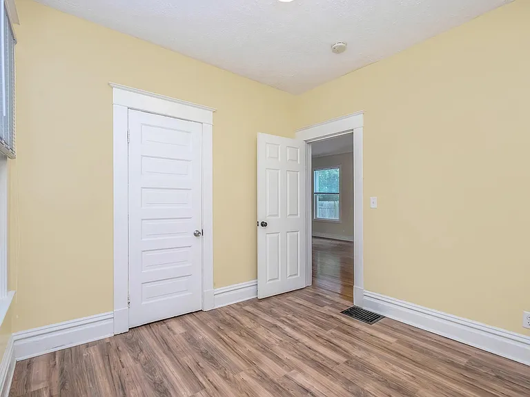 960 Pine Ave NW — Photo 7